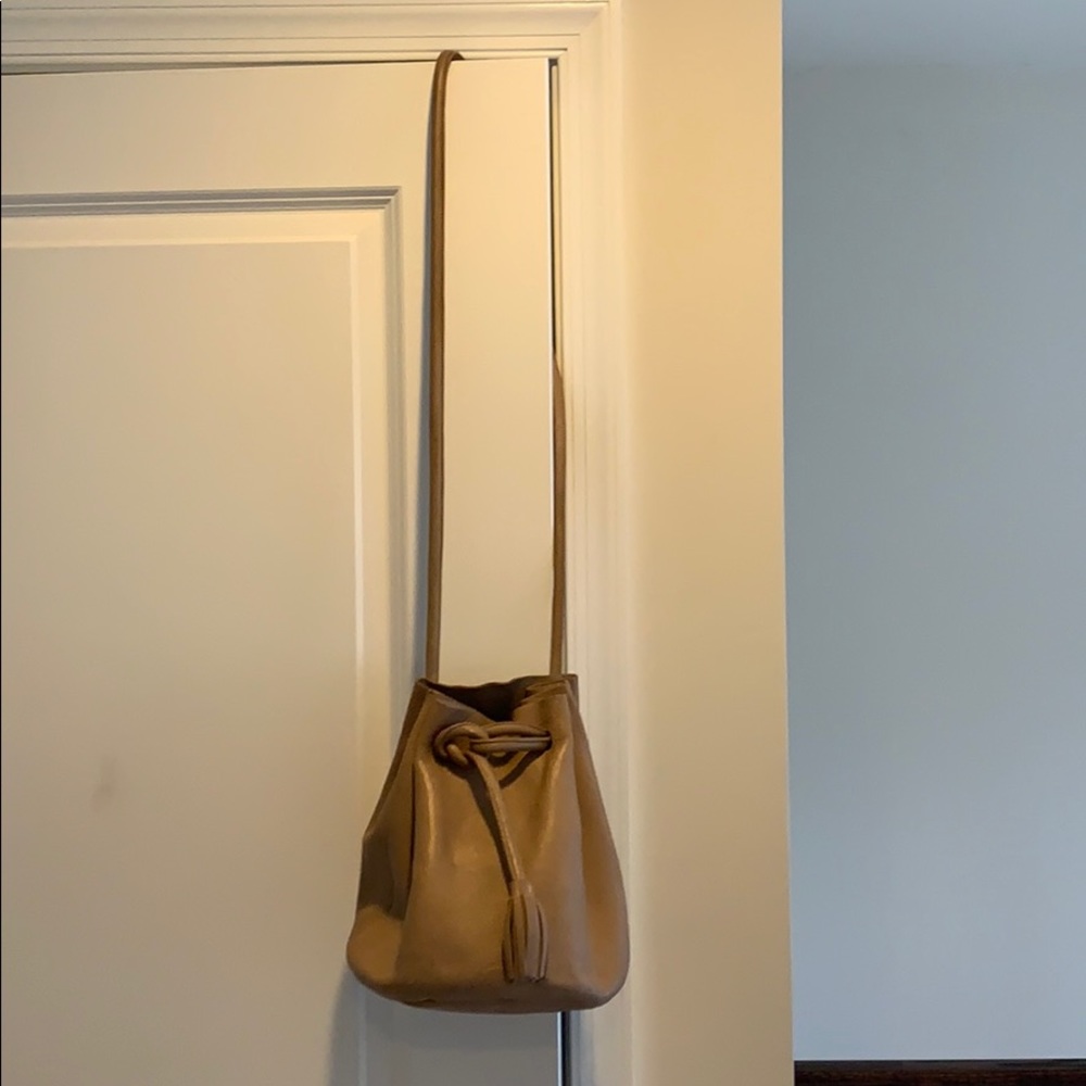 Shaffer Dana bucket crossbody bag in camel
